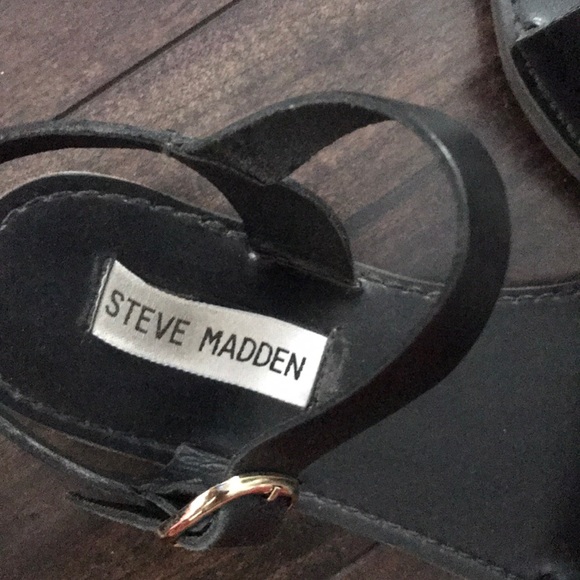 Size 5 Steve Madden Sandals with ankle strap - Picture 2 of 3